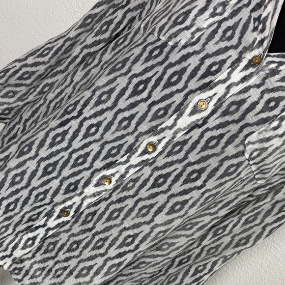 129  NWT  I. N. Studio Women's Black and White Patterned Top. SzPM - Picture 7 of 11